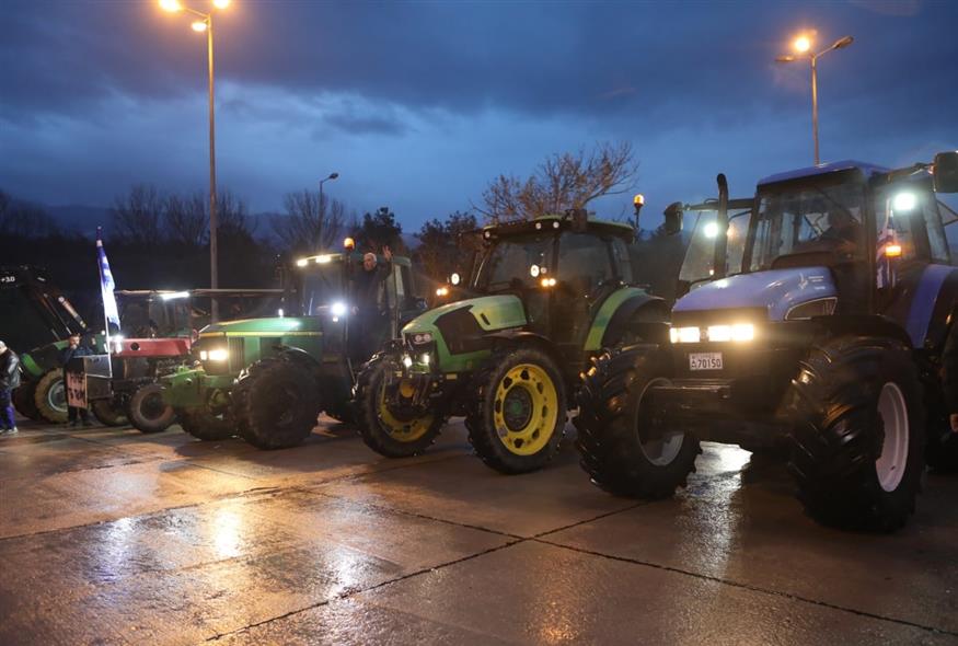 Φωτογραφία από μπλόκο των αγροτών στις Σέρρες  (ΒΑΣΙΛΗΣ ΒΕΡΒΕΡΙΔΗΣ/ΜΟΤΙΟΝΤΕΑΜ/EUROKINISSI)