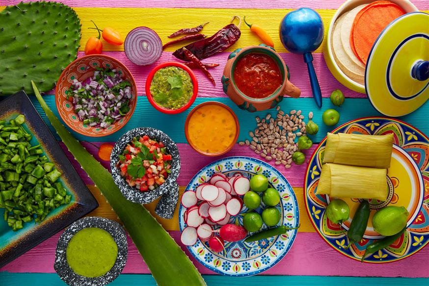 To βασικό τρίπτυχο της γεμάτης χρώματα και αρώματα μεξικάνικης κουζίνας είναι καλαμπόκι, φασόλια και πιπεριές