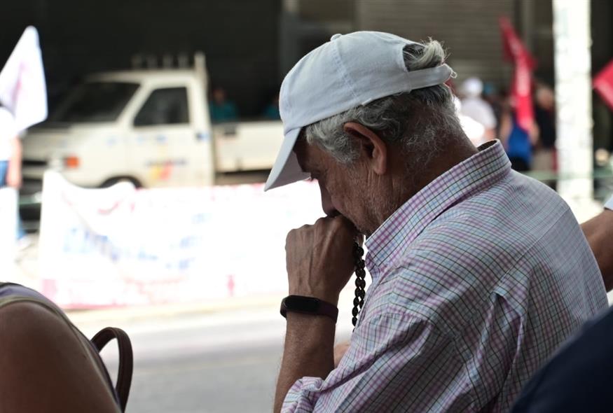 ΔΙΑΜΑΡΤΥΡΙΑ ΣΥΝΤΑΞΙΟΥΧΩΝ ΣΤΟ ΥΠΟΥΡΓΕΙΟ ΕΡΓΑΣΙΑΣ (ΚΩΣΤΑΣ ΤΖΟΥΜΑΣ/EUROKINISSI)