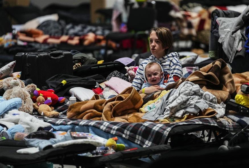 Παιδιά πρόσφυγες από την Ουκρανία (φωτογραφία αρχείου / Associated Press)
