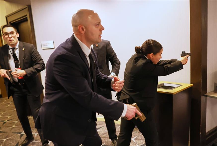 Προσωπικό ασφαλείας στο δείπνο των ανταποκριτών του Λευκού Οίκου (AP Photo/Tom Brenner)