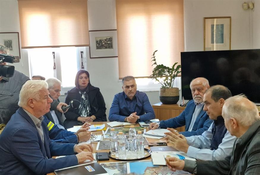 Στιγμιότυπο από τη σύσκεψη με τον υφυπουργό