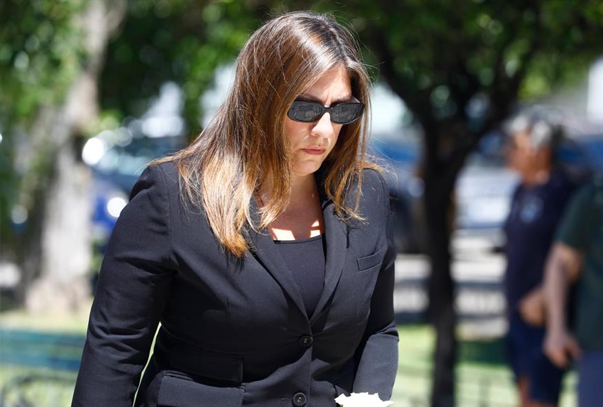 Εξόδιος ακολουθία και κηδεία της Λένας Σαμαρά (gallery)