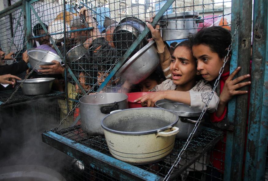 Η «έκρηξη» λιμού παραμονεύει και οι νεκροί αυξάνονται (AP Photo/Mahmoud Essa)