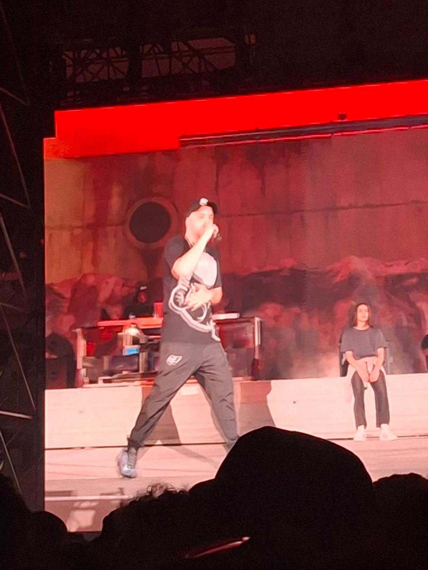 Στιγμιότυπο από τη συναυλία του ΛΕΞ στο ΟΑΚΑ (Copyright: ΕΘΝΟΣ)