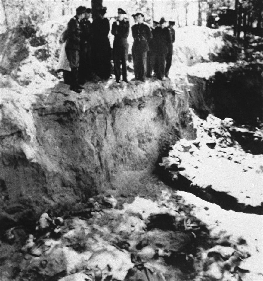 Οι Σοβιετικοί κατέσφαξαν αξιωματούχους των Πολωνών στο δάσος του Κατίν. /copyright Ap Photos