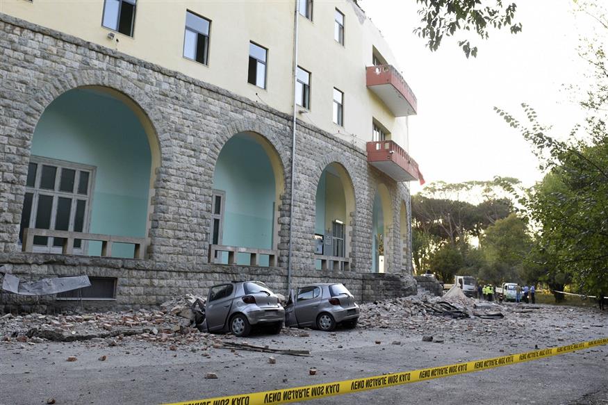 Ανυπολόγιστες οι υλικές ζημιές από τον σεισμό (AP Photo/Hektor Pustina)