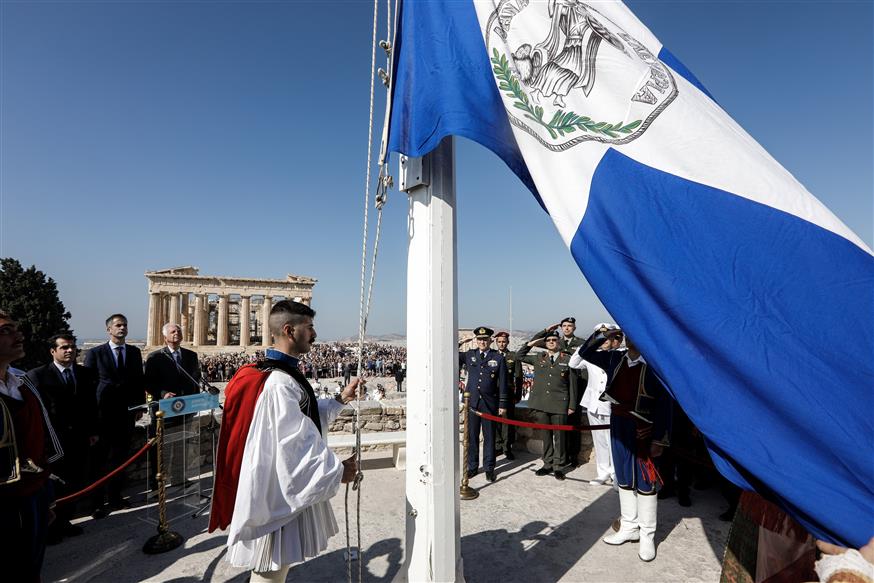 Η ελληνική σημαία στον Ακρόπολη/Eurokinissi