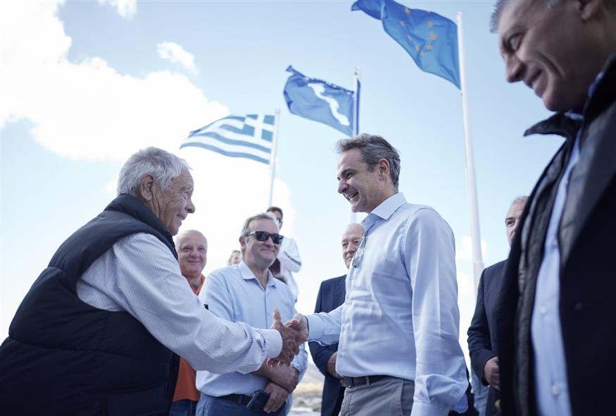 Ο Κυριάκος Μητσοτάκης στην Αμοργό (ΔΗΜΗΤΡΗΣ ΠΑΠΑΜΗΤΣΟΣ/ΓΡΑΦΕΙΟ ΤΥΠΟΥ ΠΡΩΘΥΠΟΥΡΓΟΥ/EUROKINISSI)