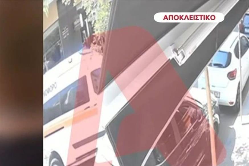 Γουδή: Η στιγμή της ανατροπής του ασθενοφόρου (GLOMEX)