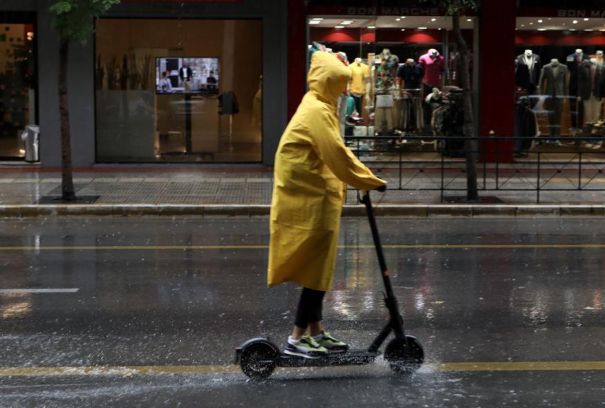 βροχή στο κέντρο της Αθήνας/INTIME/ΠΕΡΙΣΤΕΡΗΣ ΔΗΜΗΤΡΗΣ