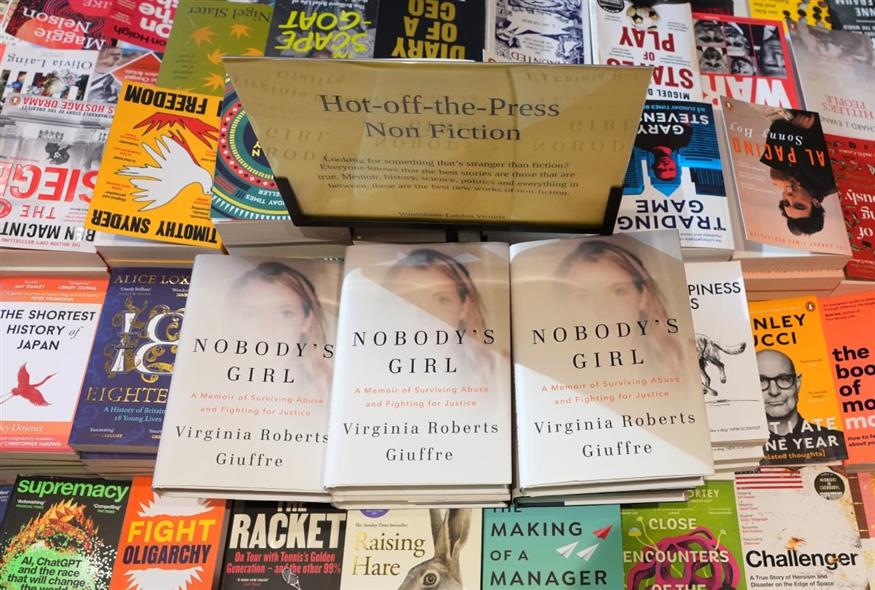 Το βιβλίο της Βιρτζίνια Τζιούφρε (AP)