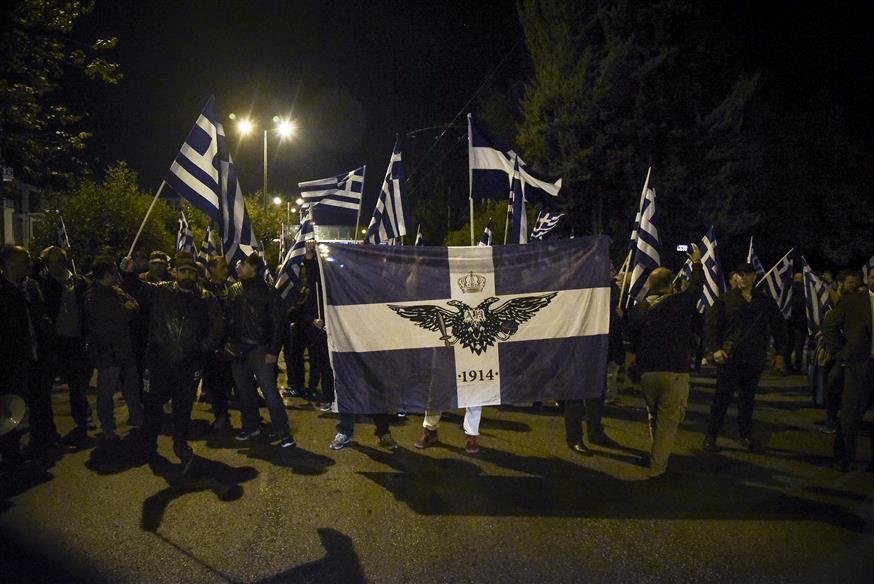 Από την χθεσινοβραδινή διαμαρτυρία έξω από την αλβανική πρεσβεία της Αθήνας (Eurokinissi)