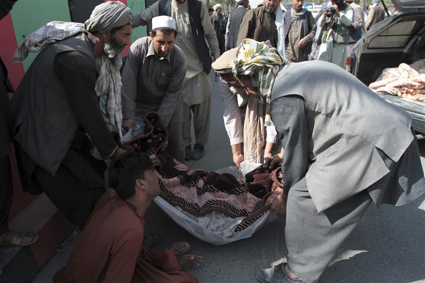 Νεκροί άμαχοι στο Αφγανιστάν/(AP Photo/Rahmatullah Nikzad)