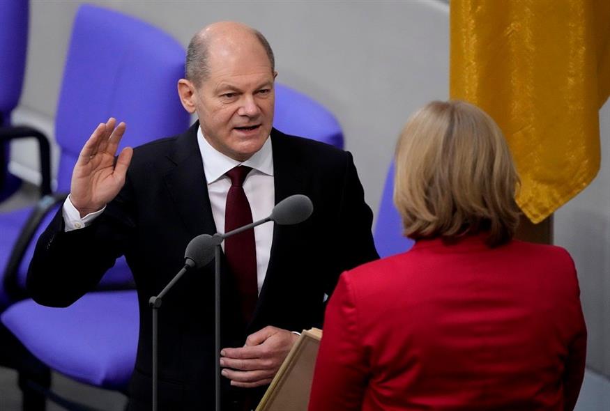 Με πολιτικό όρκο ο Όλαφ Σολτς έγινε επίσημα ο νέος Καγκελάριος της Γερμανίας (Copyright: AP)