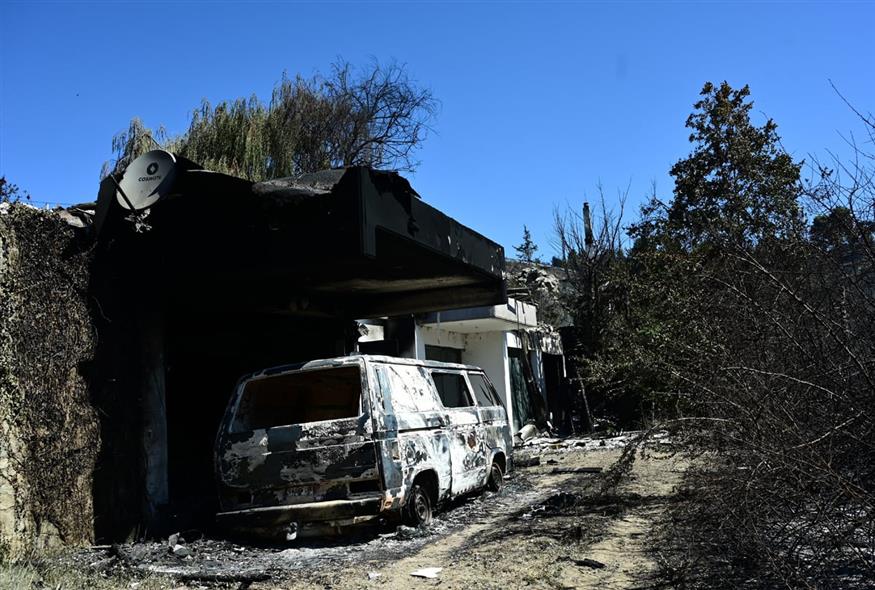 Θλίψη για την επόμενη μέρα της φωτιάς στην Αττική - Οι καταστροφές είναι πολλές και μεγάλες