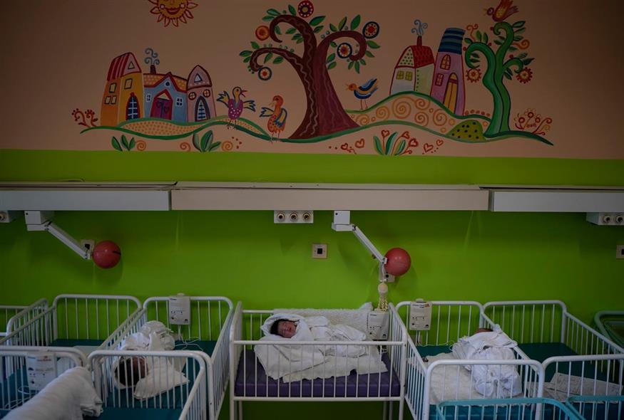 Νεογέννητα βρέφη σε κλινική (Φωτογραφία αρχείου/AP Photo/Felipe Dana)