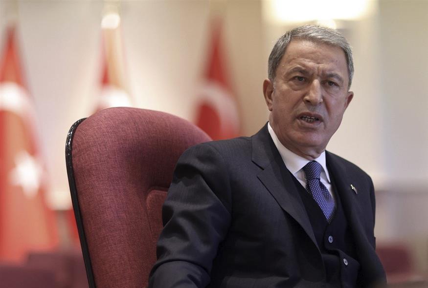 Ο τούρκος υπουργός άμυνας, Χουλούσι Ακάρ (φωτογραφία αρχείου / Associated Press)