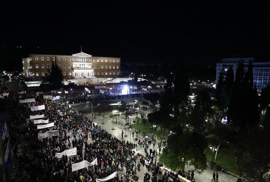 Συγκέντρωση στο Σύνταγμα για τα Τέμπη (ΣΩΤΗΡΗΣ ΔΗΜΗΤΡΟΠΟΥΛΟΣ/EUROKINISSI)
