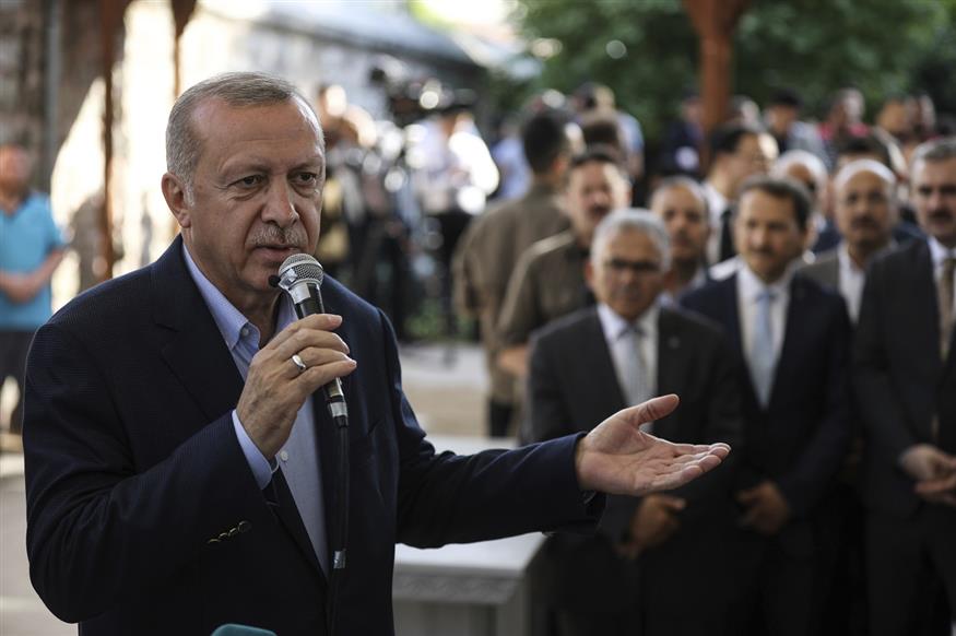 Ο Τούρκος πρόεδρος σε άλλη μια ομιλία του (AP Photo/Emrah Gurel