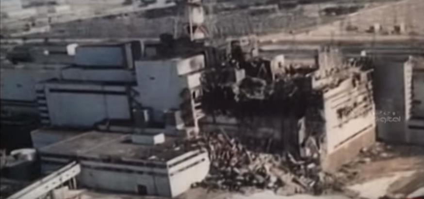 Ο πυρηνικός αντιδραστήρας Τσέρνομπιλ λίγο μετά την έκρηξη (copyright youtube)