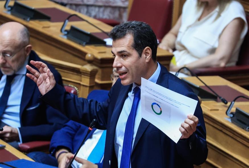 Ο Θάνος Πλεύρης στη Βουλή (ΕUROKINISSI)