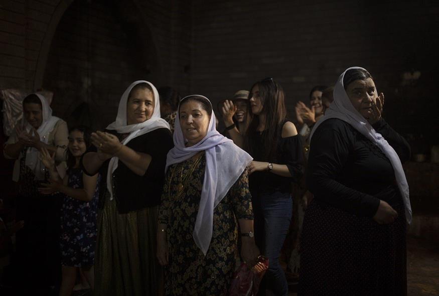 Γυναίκες Γεζίντι επισκέπτονται το Λαλές στο βόρειο Ιράκ (φωτογραφία αρχείου / Associated Press)