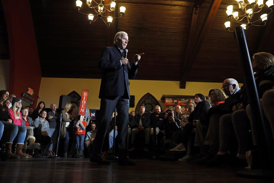 Ο Τζο Μπάιντεν σε προεκλογική εκστρατεία/(AP Photo/Charlie Neibergall)