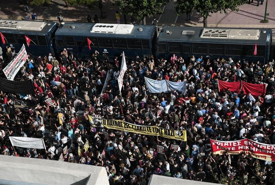 Αντιφασιστική συγκέντρωση έξω από το εφετείο Αθηνών, την ημέρα ανακοίνωσης της απόφασης της δίκης της νεοναζιστικής οργάνωσης (Eurokinissi)