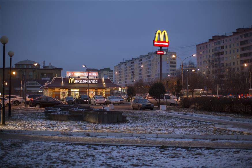 McDonald's στη Ρωσία/(AP Photo/Alexander Zemlianichenko)
