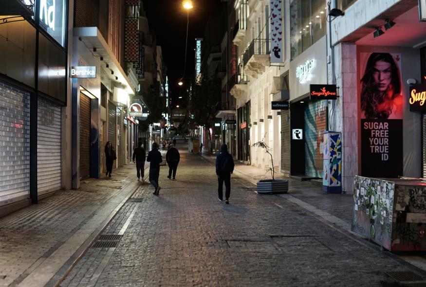νύχτα στο κέντρο της Αθήνας (Eurokinissi)
