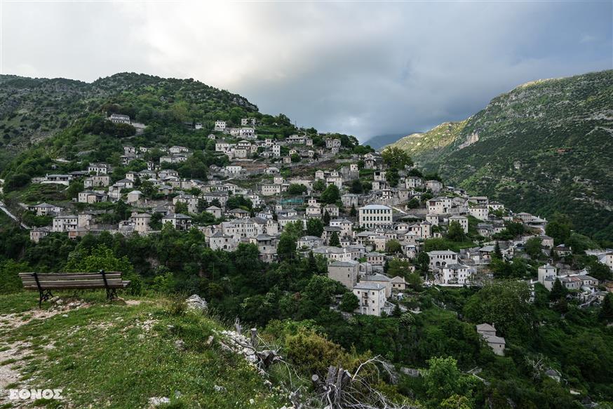 Το Συρράκο από μακριά (Μάγδα Μπακούση/ethnos.gr) Το Συρράκο από μακριά (Μάγδα Μπακούση/ethnos.gr)