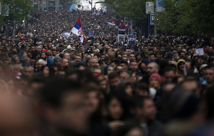 Ανυπολόγιστος ο ακριβής αριθμός των πολιτών που διαδήλωσαν (AP Photo/Darko Vojinovic)