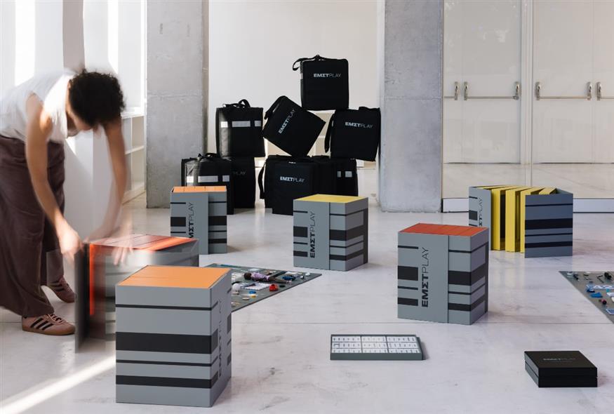 Το πρόγραμμα ΕΜΣΤPLAY φέρνει τις λεγόμενες «μουσειοσκευές» σε άτομα ή φορείς που δεν έχουν εύκολη πρόσβαση στο μουσείο