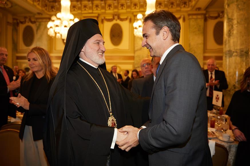Αρχιεπίσκοπος Ελπιδοφόρος - Κυριάκος Μητσοτάκης (Copyright: Γραφείο Τύπου του πρωθυπουργού)