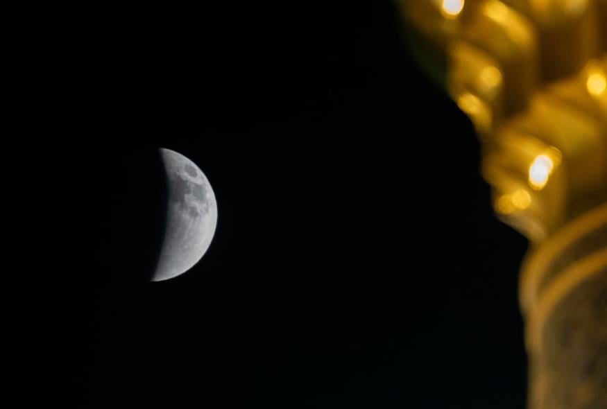 Σεληνιακή έκλειψη (Anmar Khalil/AP)