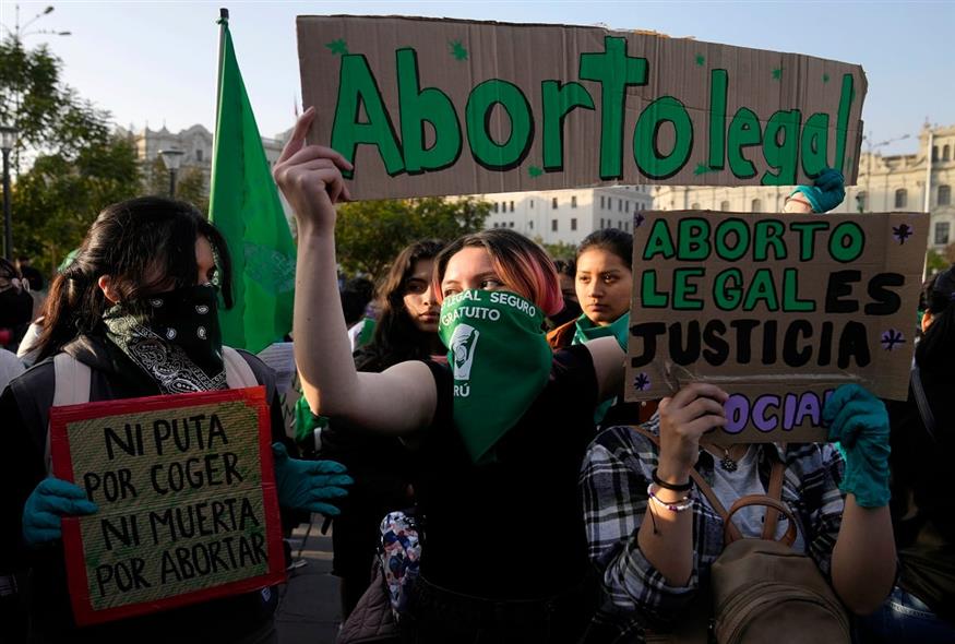 Διαμαρτυρία γυναικών στο Περού για δικαίωμα στην άμβλωση (AP Photo/Martin Mejia)