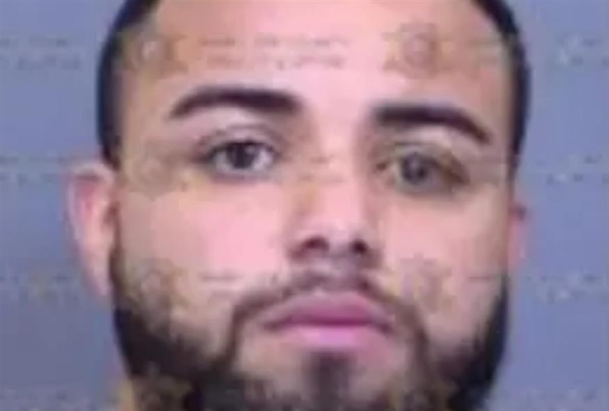 Η φωτογραφία από τη σύλληψη του 24χρονου φερόμενου δράστη Ντρου Μενέσες (Maricopa County Jail) Η φωτογραφία από τη σύλληψη του 24χρονου φερόμενου δράστη Ντρου Μενέσες (Maricopa County Jail)