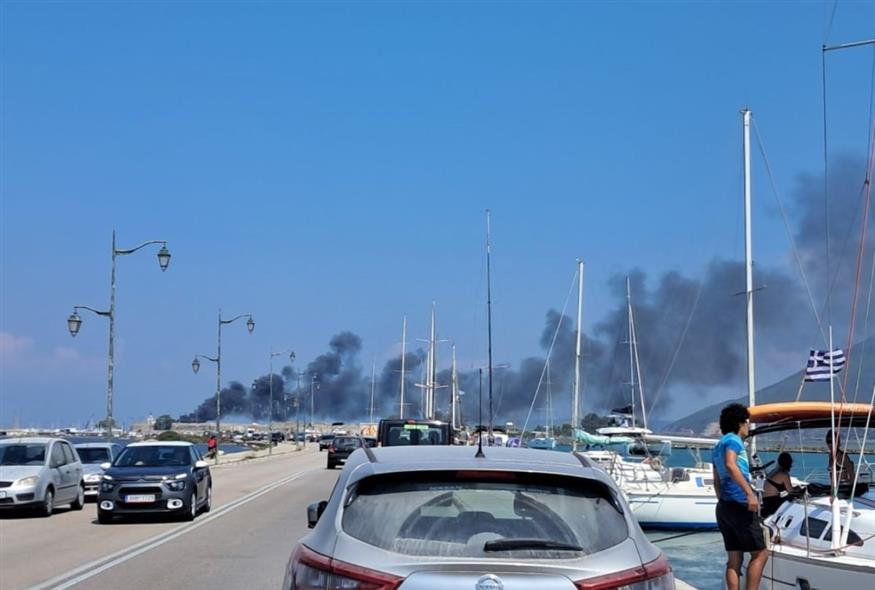 Πυρκαγιά σε θαλαμηγό Πυρκαγιά σε θαλαμηγό