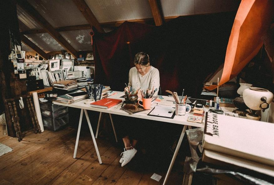 Εργαζόμενη (Φωτογραφία αρχείου/Unsplash)