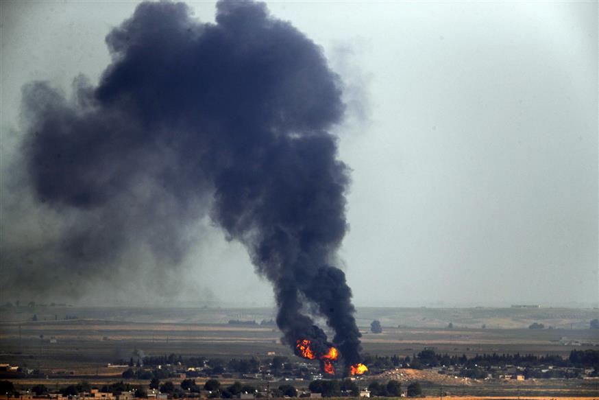 Οι Τούρκοι βομβαρδίζουν τη Συρία. Άραγε, τέτοιες εικόνες θα επαναληφθούν; (AP Photo/Cavit Ozgul)