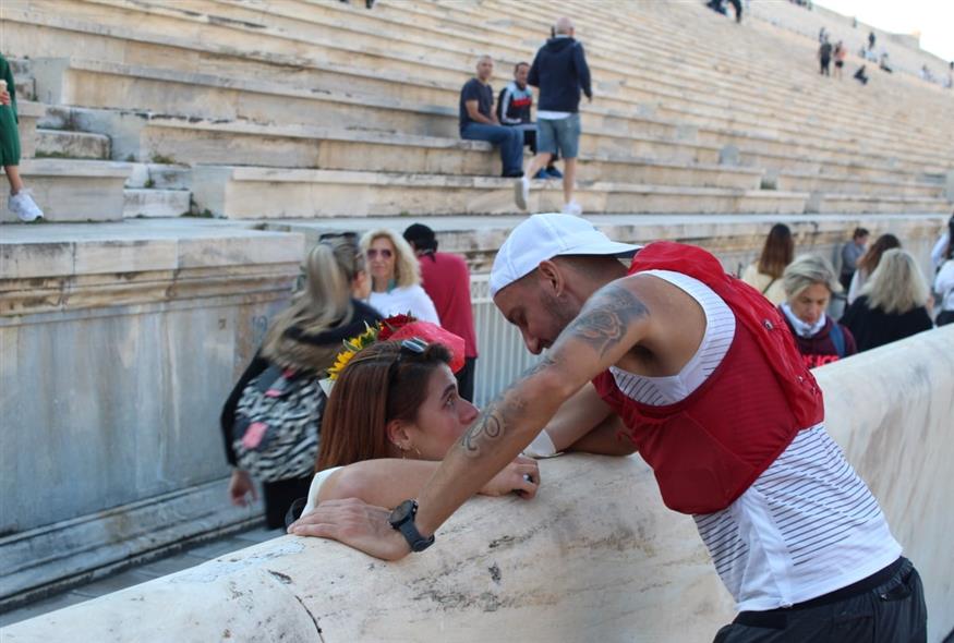 Αυθεντικός Μαραθώνιος Αθήνας: Συγκίνηση και προτάσεις γάμου έγιναν μετά τον τερματισμό