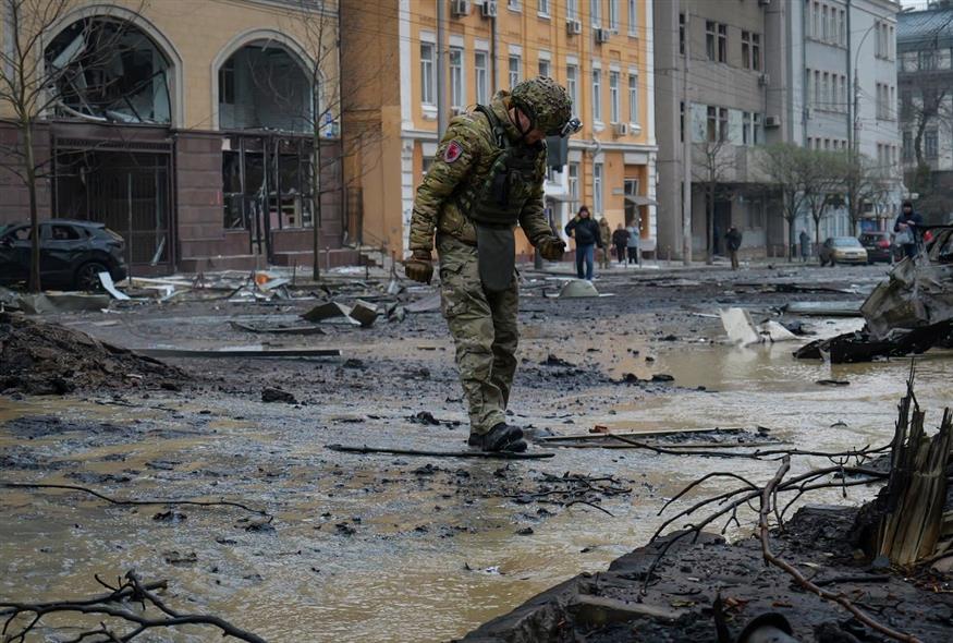 Ουκρανός στρατιώτης (AP Photo/Daniil Bashakov)