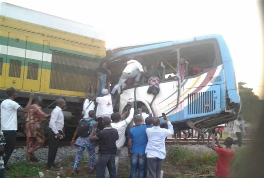 Σύγκρουση τρένου με λεωφορείο στη Νιγηρία/twitter