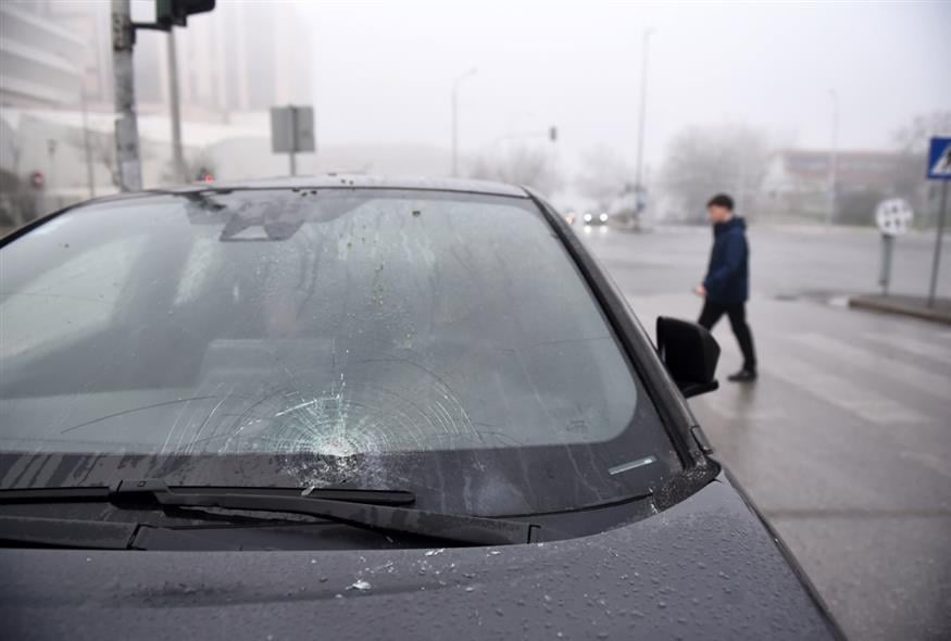 Καταστροφές σε αυτοκίνητα έξω από το ΑΠΘ (INTIME NEWS/ΠΑΠΑΝΙΚΟΣ ΓΙΑΝΝΗΣ)