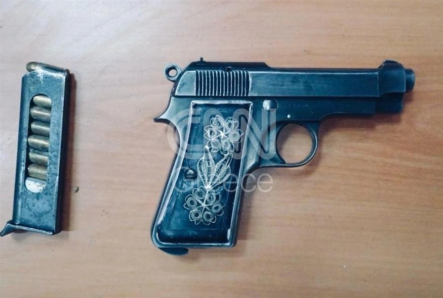 Το όπλο και ο γεμιστήρας που βρέθηκαν στις φυλακές Κορυδαλλού
