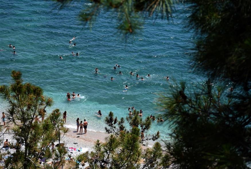 Στιγμιότυπο από παραλία στο Ναύπλιο/EUROKINISSI-ΒΑΣΙΛΗΣ ΠΑΠΑΔΟΠΟΥΛΟΣ
