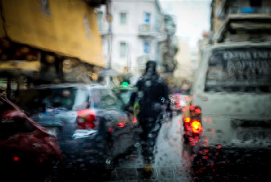 Βροχερή μέρα στην Αθήνα (EUROKINISSI/ΚΟΝΤΑΡΙΝΗΣ ΓΙΩΡΓΟΣ)