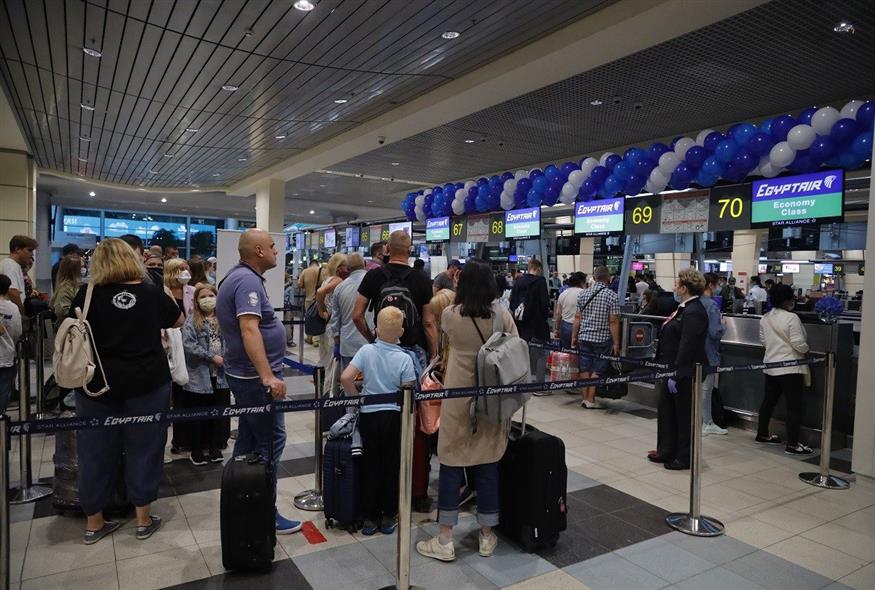 Ανάρπαστες γίνονται οι πτήσεις χωρίς επιστροφή μετά την επιστράτευση που κήρυξε ο Βλαντίμιρ Πούτιν (φωτογραφία αρχείου / Associated Press)