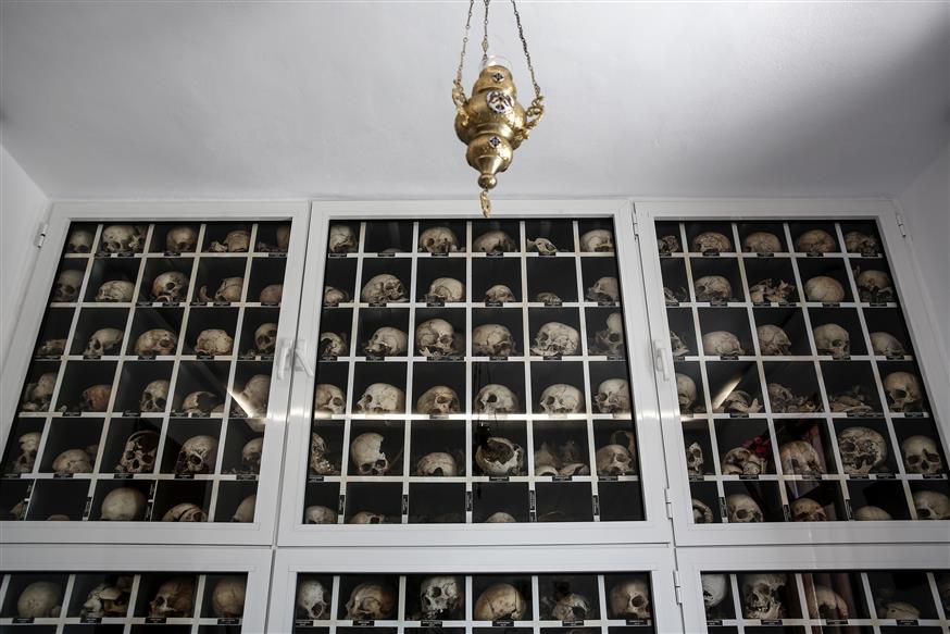 Λείψανα των θυμάτων της σφαγής σε μαυσωλείο στο Δίστομο/copyright:AP PHOTOS